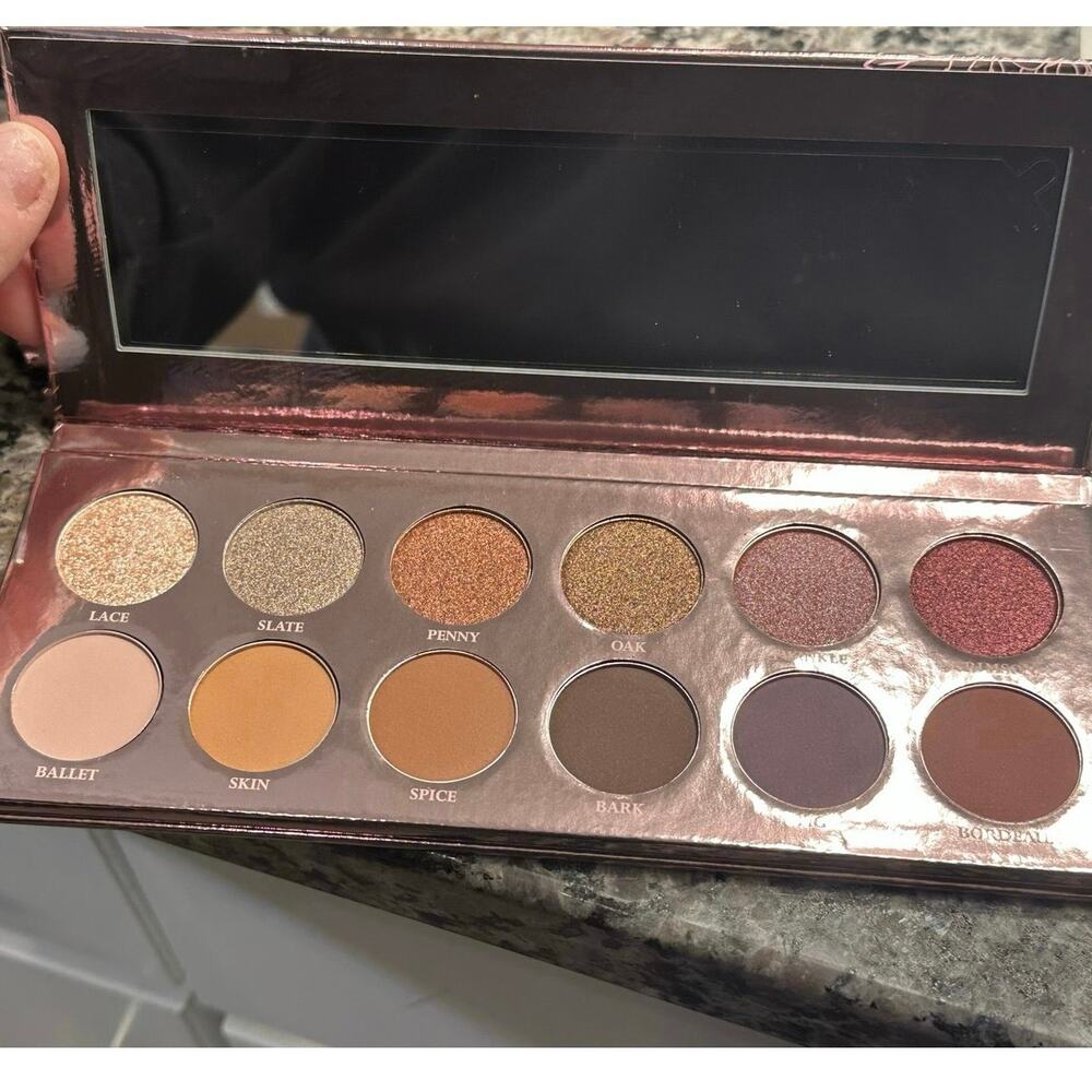 Brand new girlactik eye palette